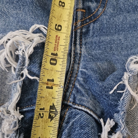 Levi 501® Original Fit High Rise Women's Shorts 31 - Picture 4 of 5